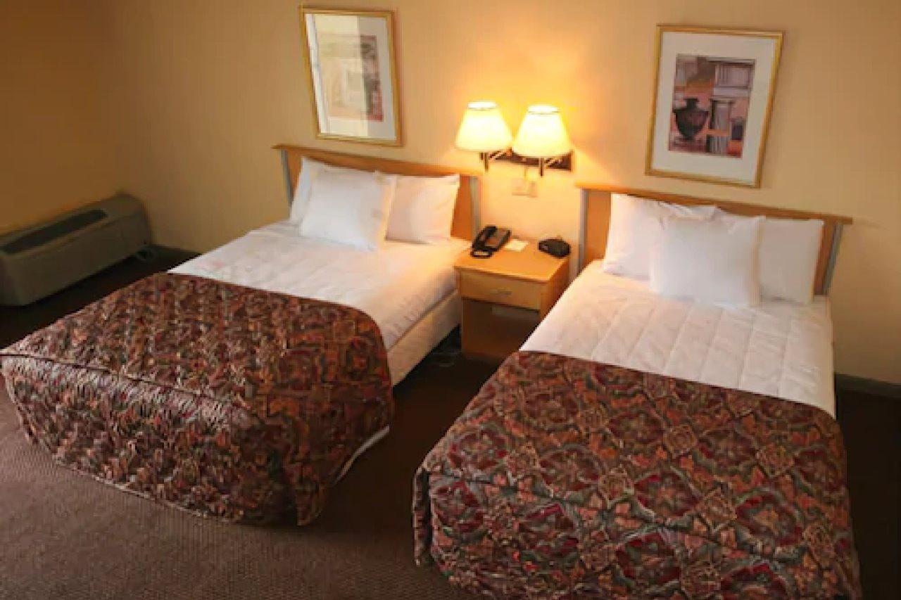 Lodge West Knights Inn Six Flags חדר תמונה