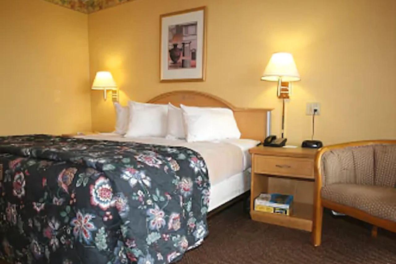 Lodge West Knights Inn Six Flags מראה חיצוני תמונה