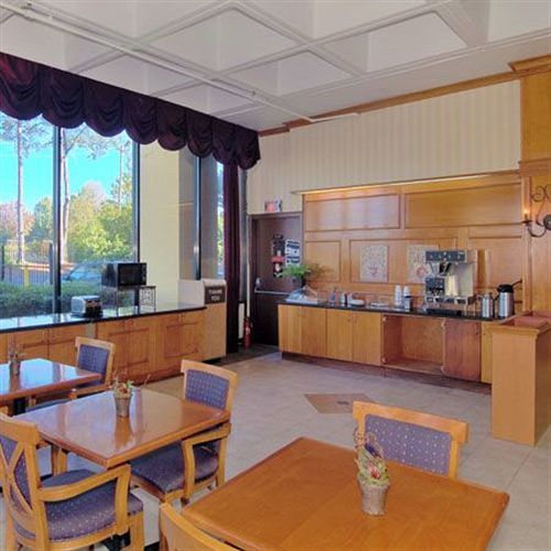 Lodge West Knights Inn Six Flags מסעדה תמונה